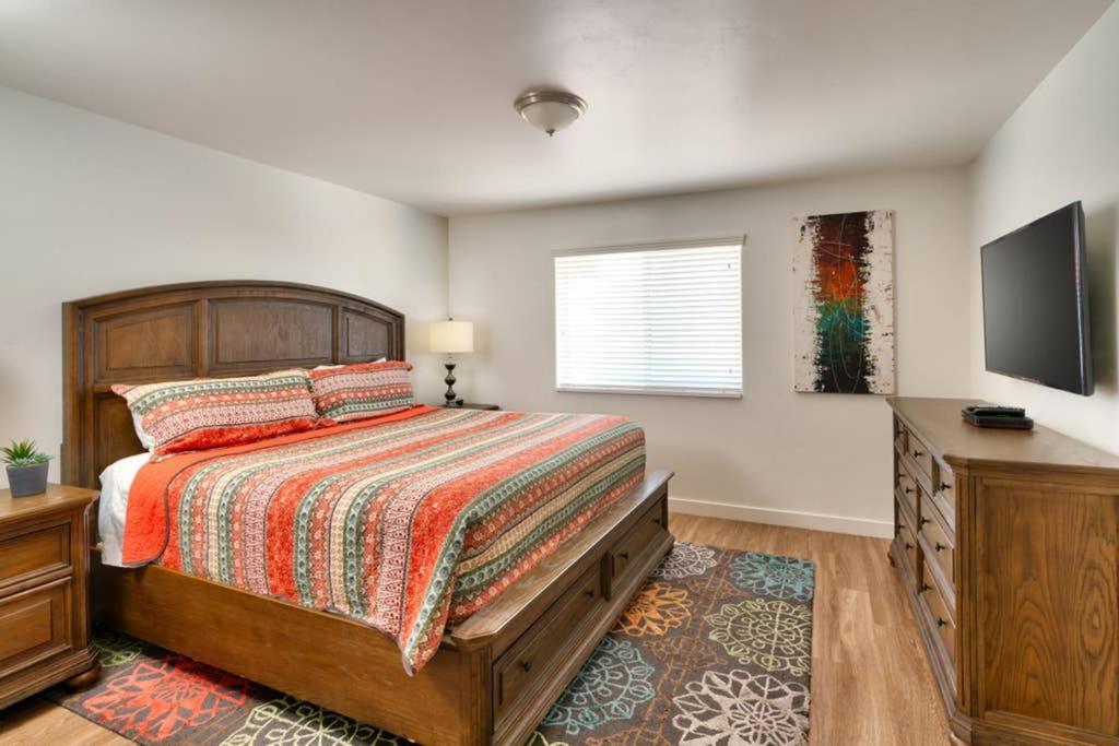 6H Spacious Redcliff Condo, Pool & Hot Tub Moab Luaran gambar