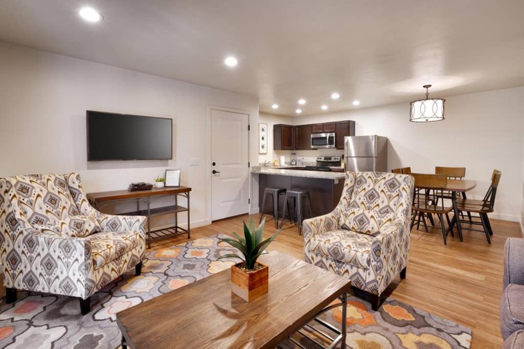6H Spacious Redcliff Condo, Pool & Hot Tub Moab Luaran gambar
