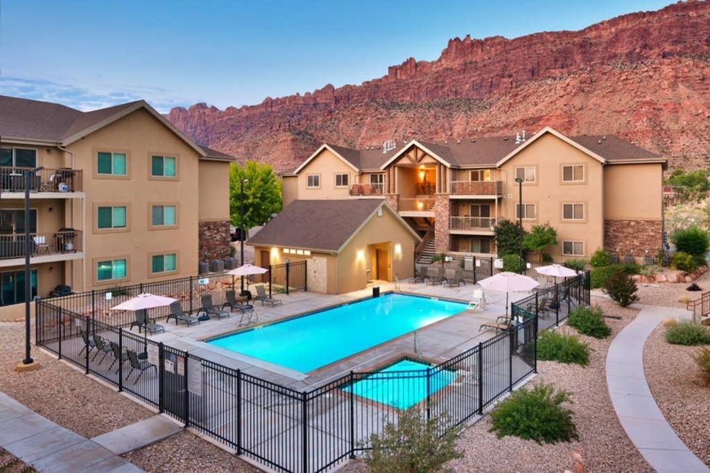 6H Spacious Redcliff Condo, Pool & Hot Tub Moab Luaran gambar